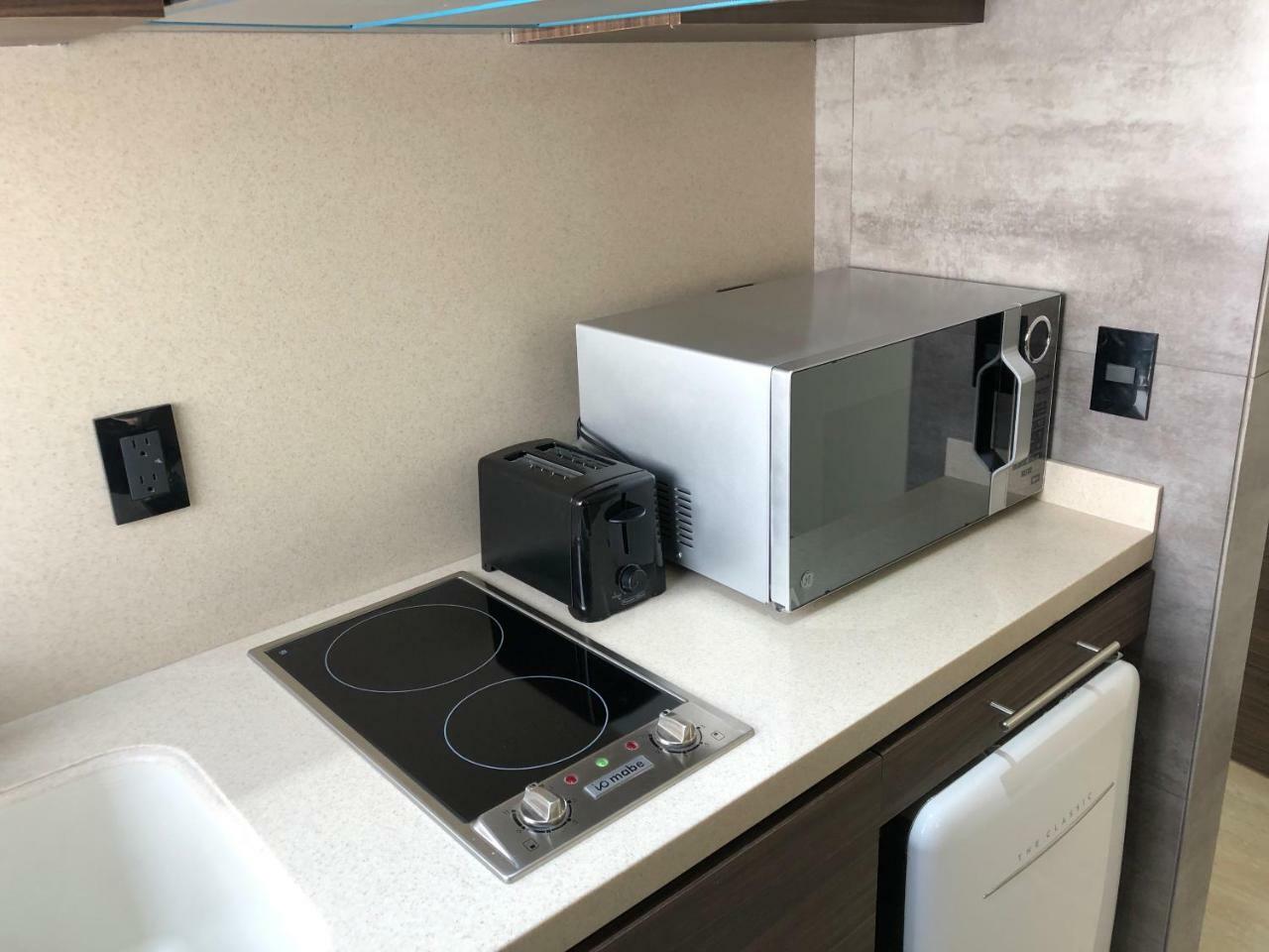 MC Suites México DF Exterior foto A microwave oven in a kitchen