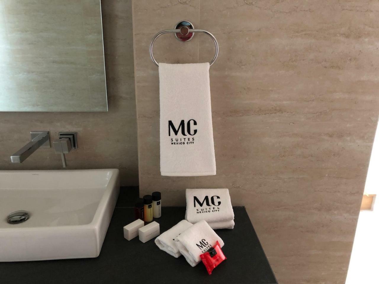 MC Suites México DF Exterior foto A towel ring with a towel