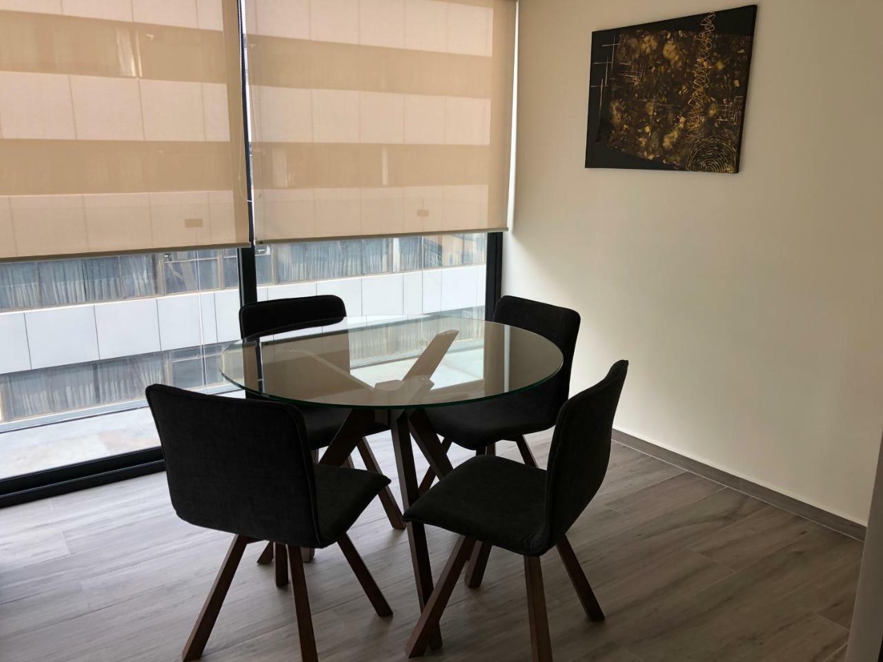 MC Suites México DF Exterior foto A dining room table